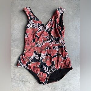 Seea Black and Red Floral Women's Shorts